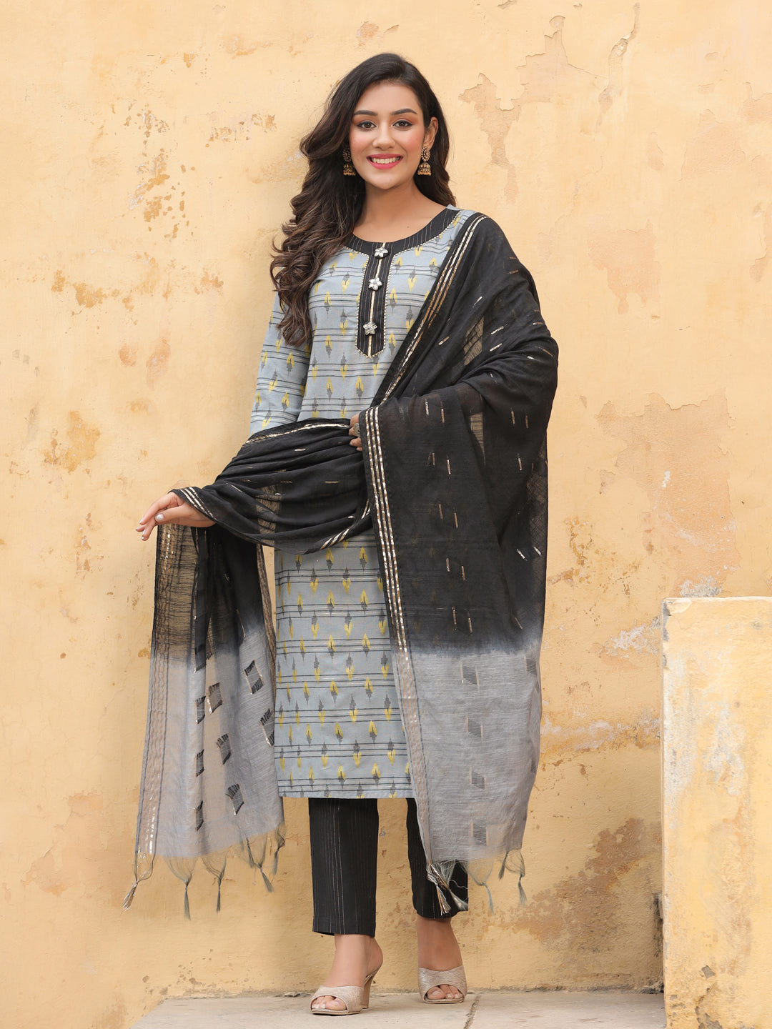 Grey And Black Self Weave Kurta With Pants And Chanderi Dupatta
