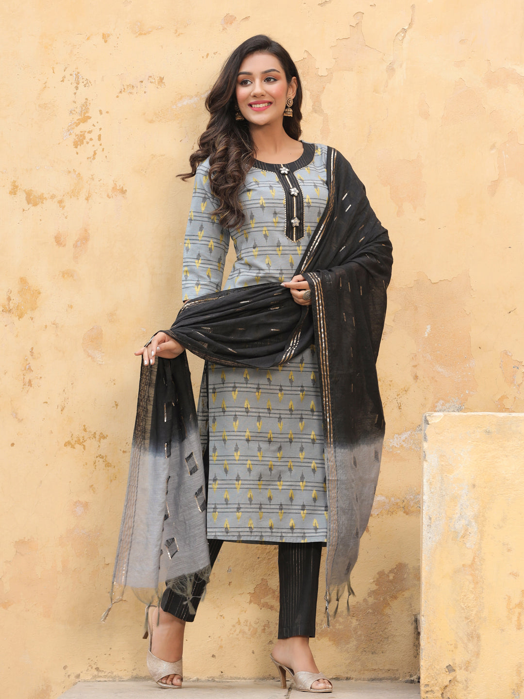 Grey And Black Self Weave Kurta With Pants And Chanderi Dupatta