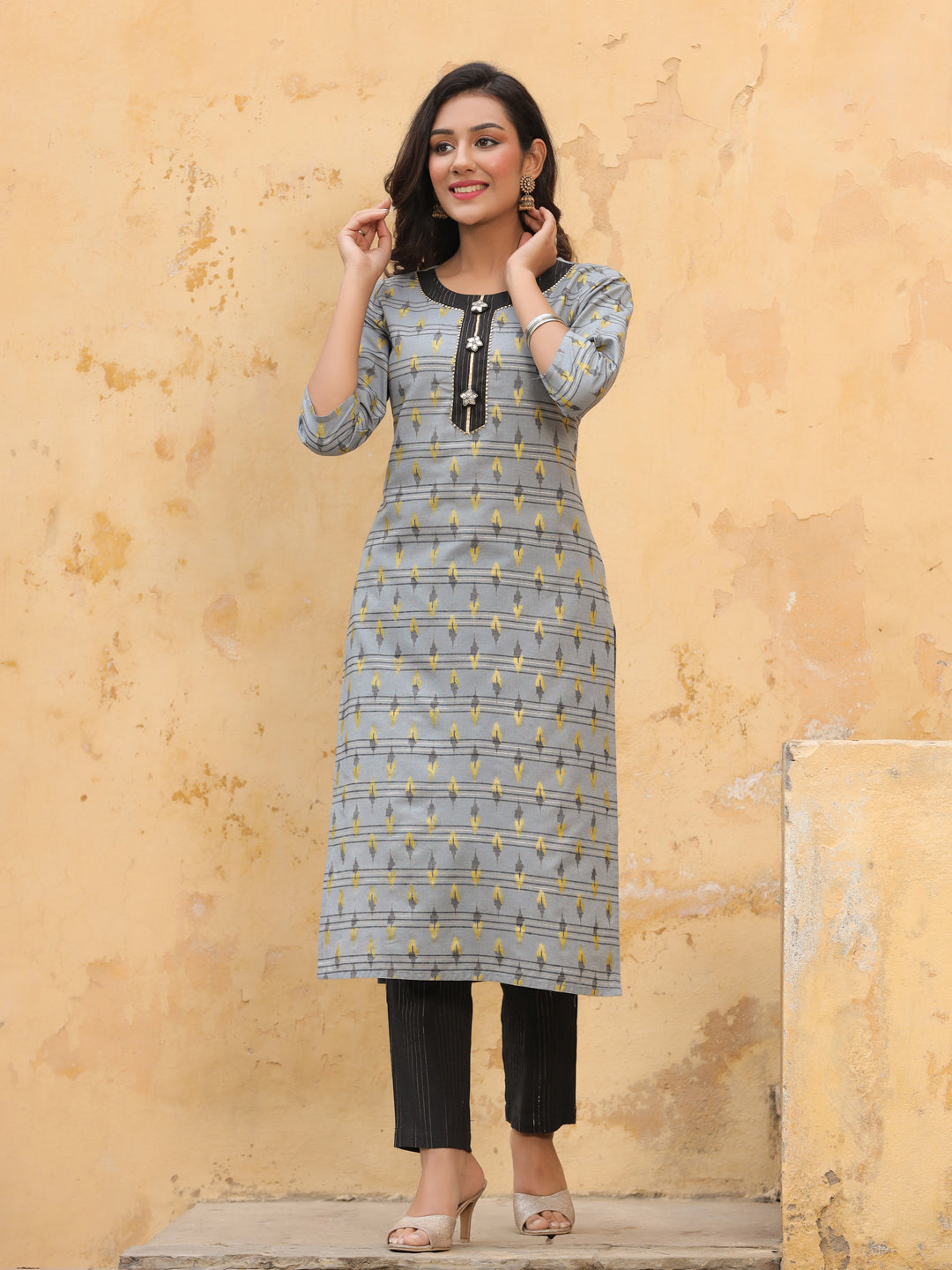 Grey And Black Self Weave Kurta With Pants And Chanderi Dupatta