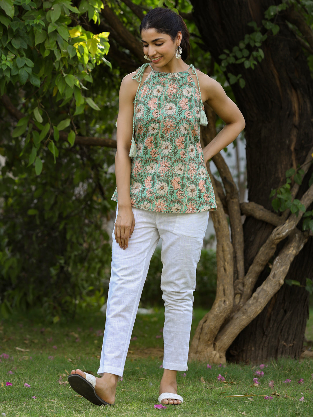 Women Emboidered Halter neck kurta