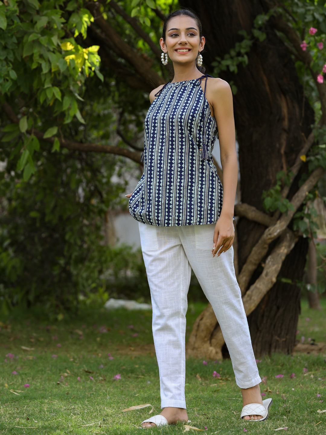 Women Emboidered Halter neck kurta