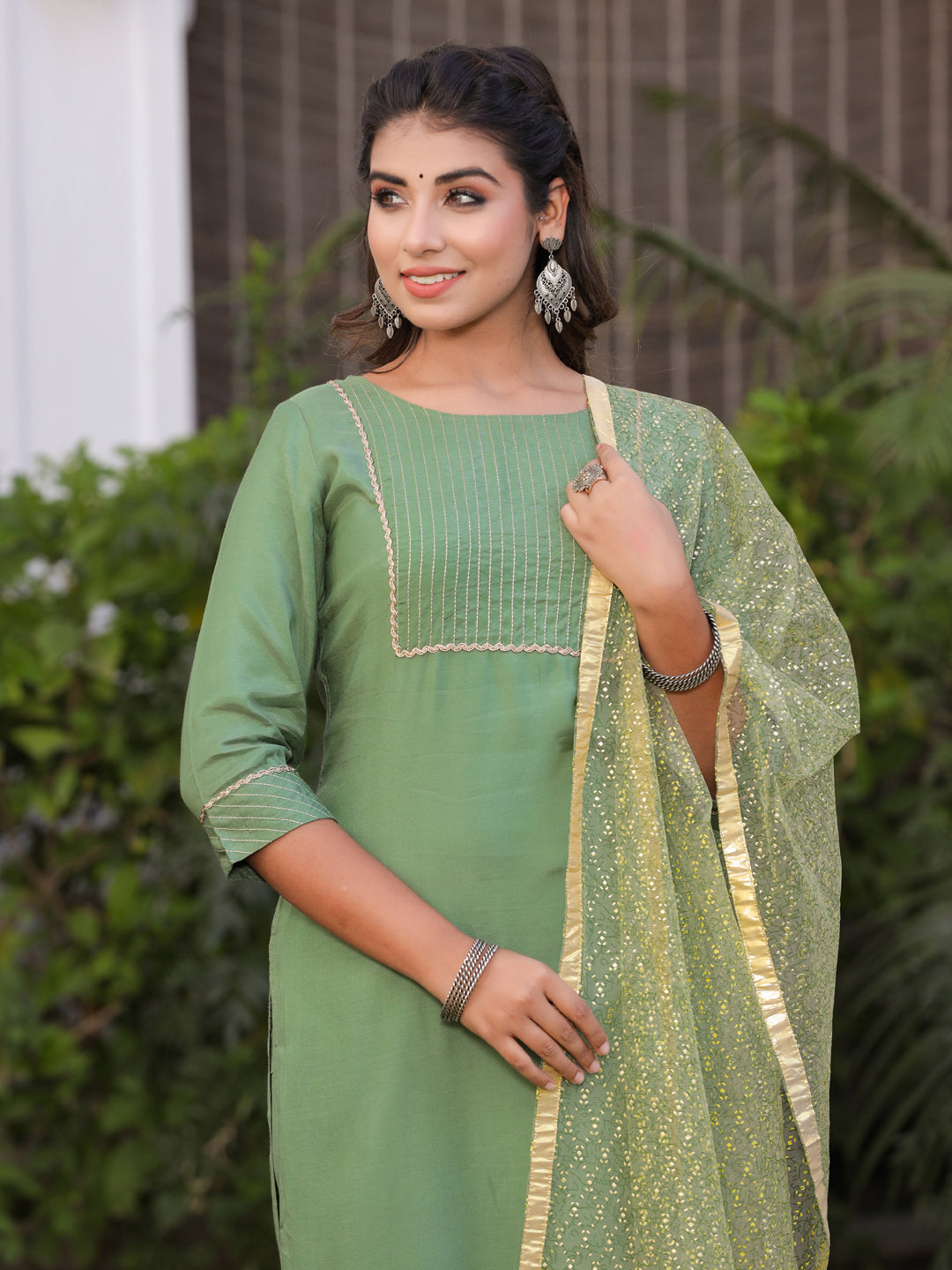 Green Embroidered Straight Viscose Musline Kurta With Pant & Net Dupatta