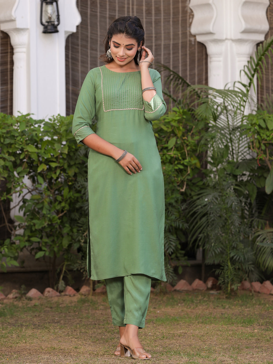 Green Embroidered Straight Viscose Musline Kurta With Pant & Net Dupatta