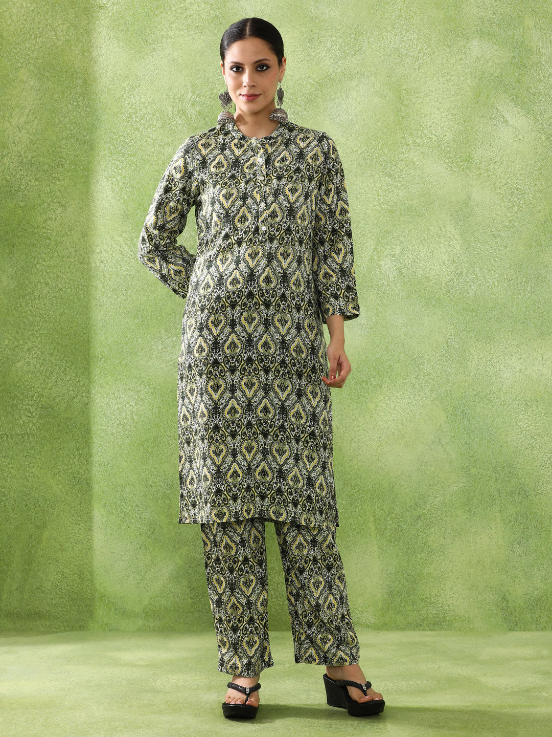 Floral Printed Straight Kurta & Trousers Sets
