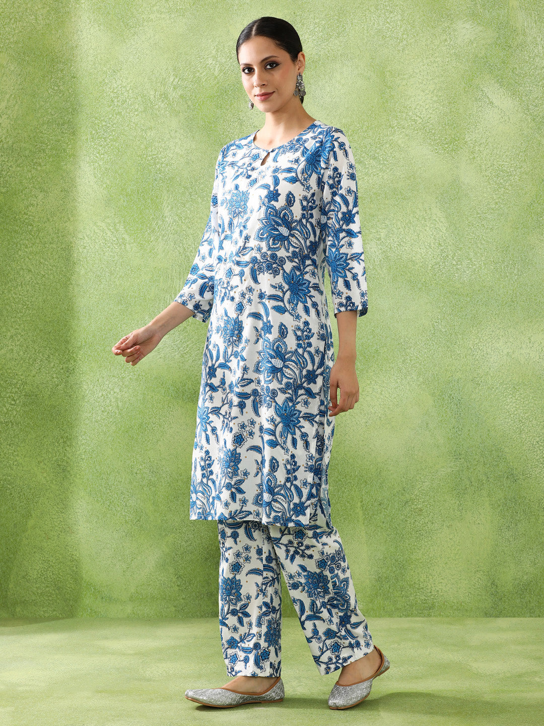 Floral Printed Straight Kurta & Trousers Sets
