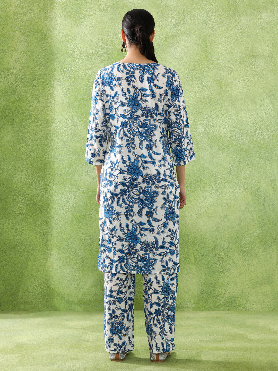 Floral Printed Straight Kurta & Trousers Sets