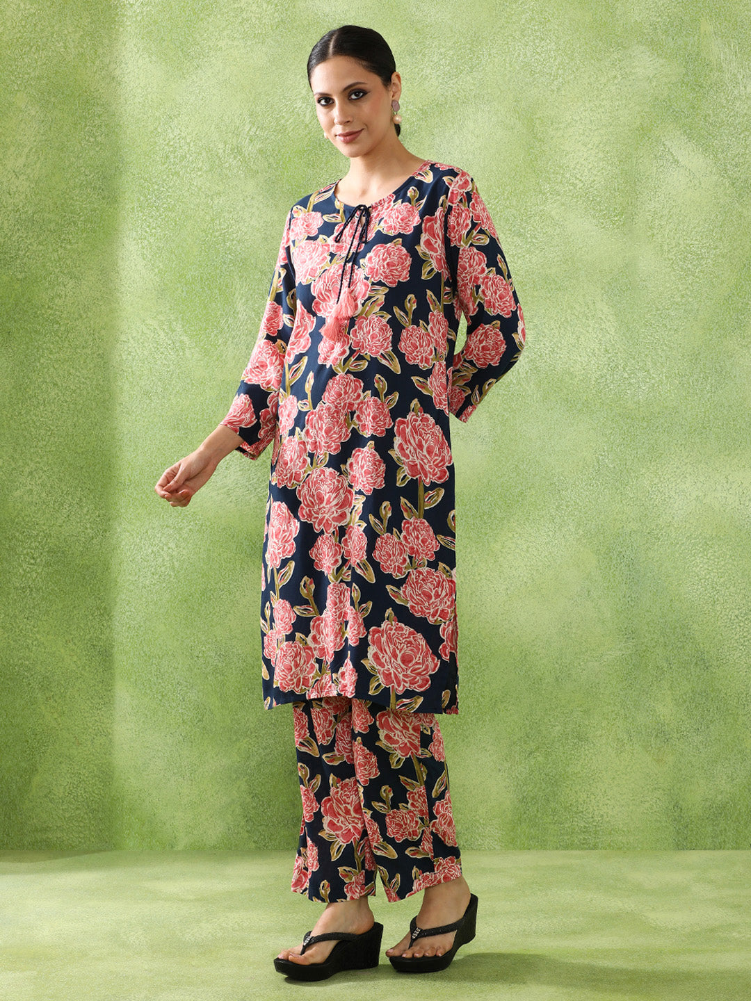 Floral Printed Straight Kurta & Trousers Sets