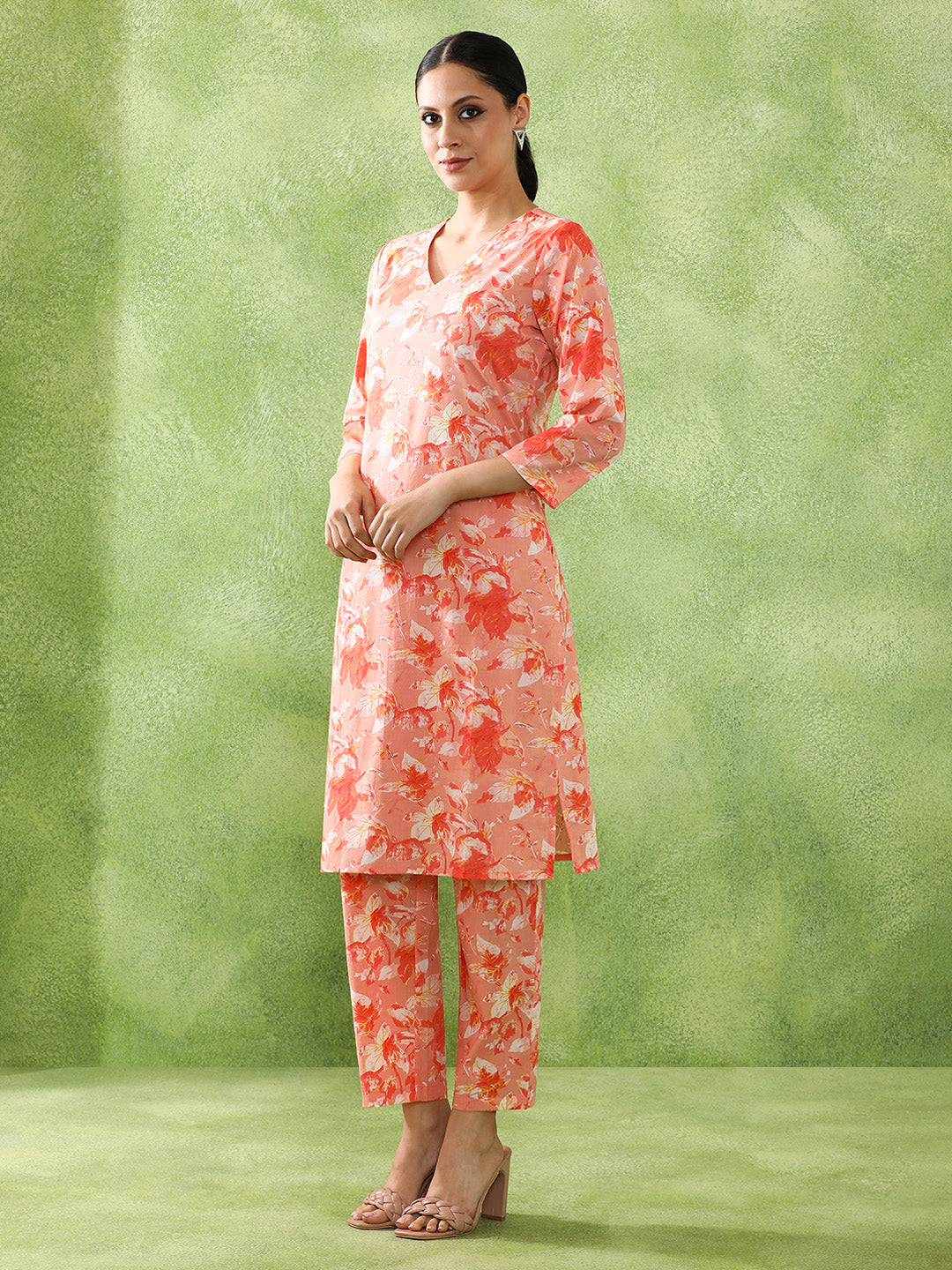 Floral Printed Straight Kurta & Trousers Sets
