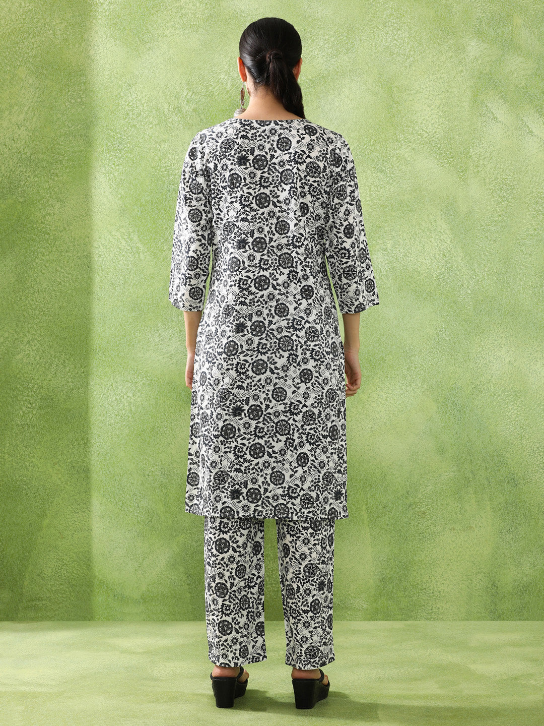 Floral Printed Straight Kurta & Trousers Sets