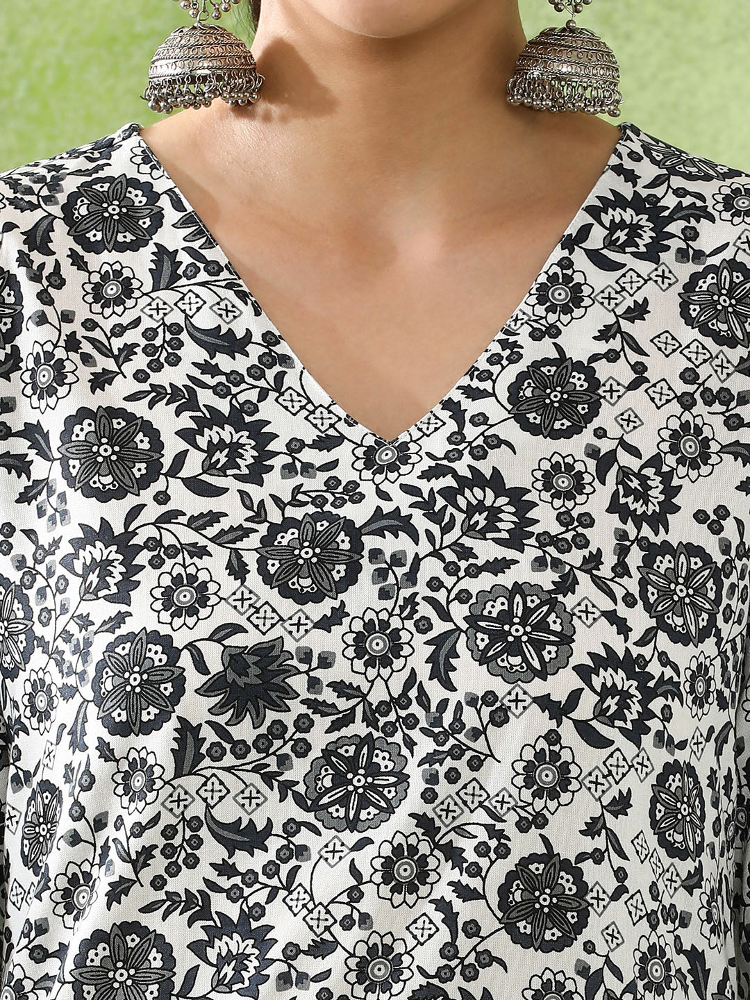 Floral Printed Straight Kurta & Trousers Sets