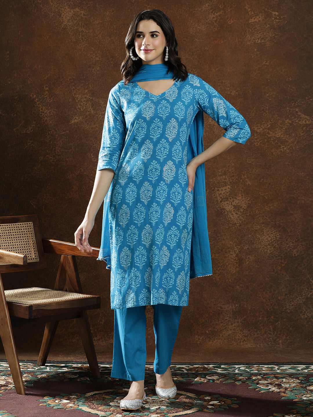 Floral Embroidered Straight Pure Cotton Kurta & Trousers Sets