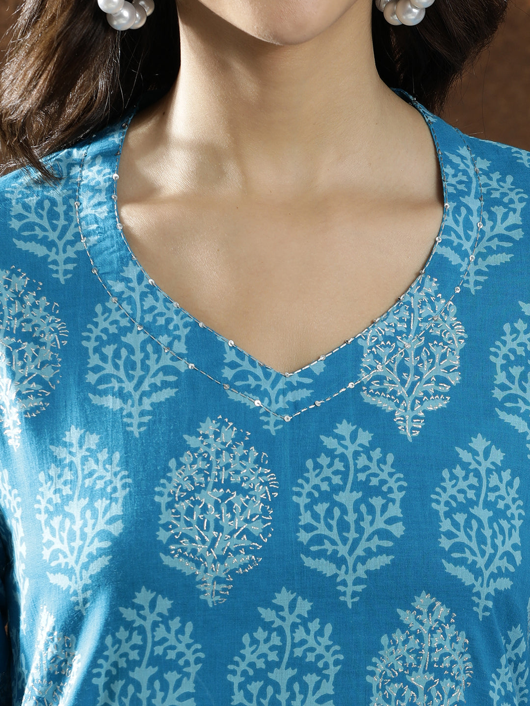 Floral Embroidered Straight Pure Cotton Kurta & Trousers Sets