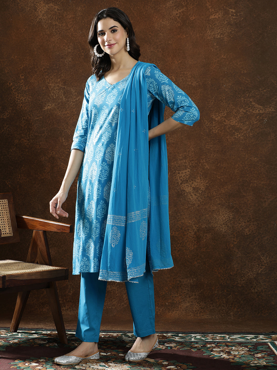 Floral Embroidered Straight Pure Cotton Kurta & Trousers Sets