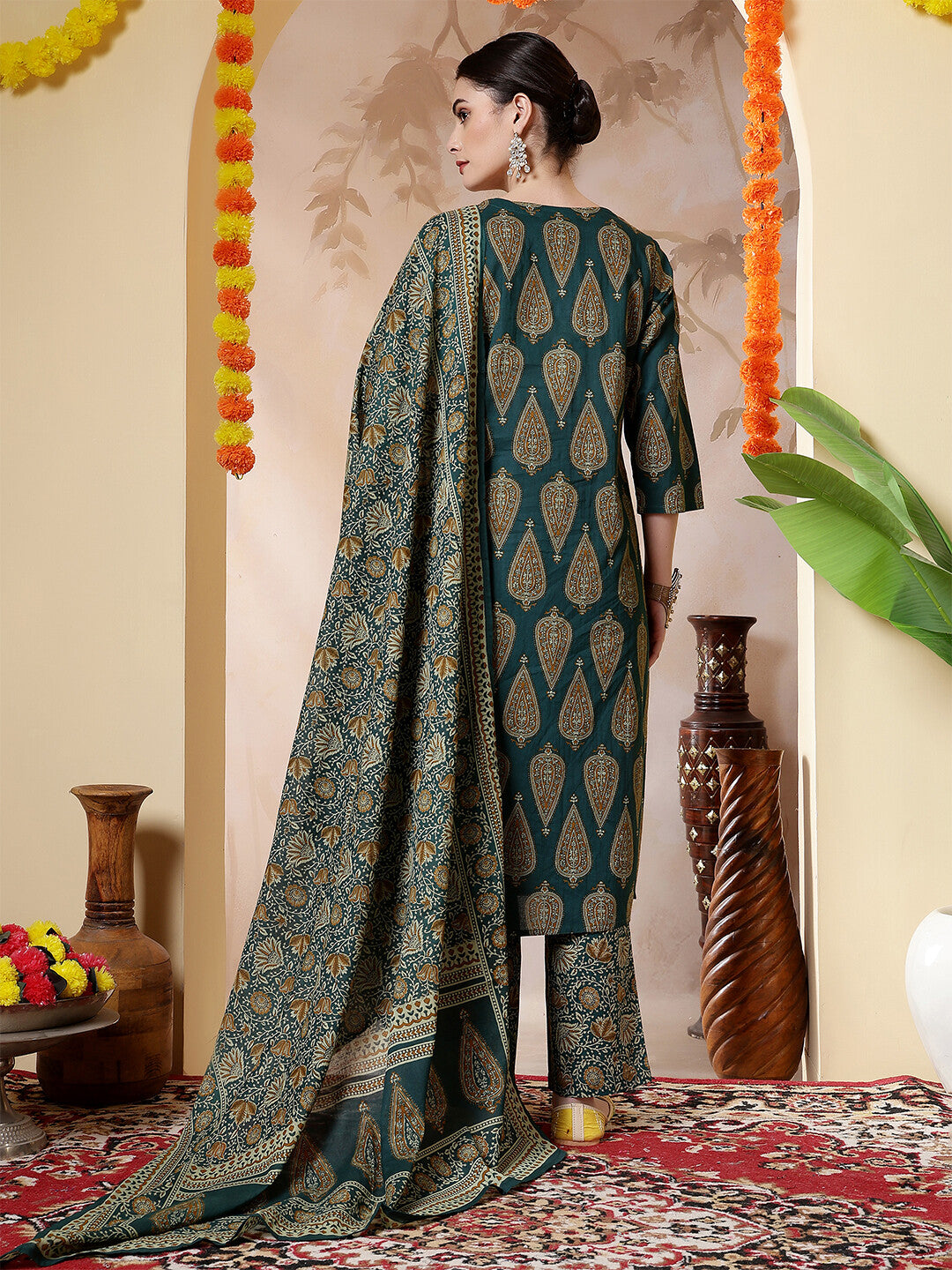 Floral Embroidered Straight Pure Cotton Kurta & Trousers Sets