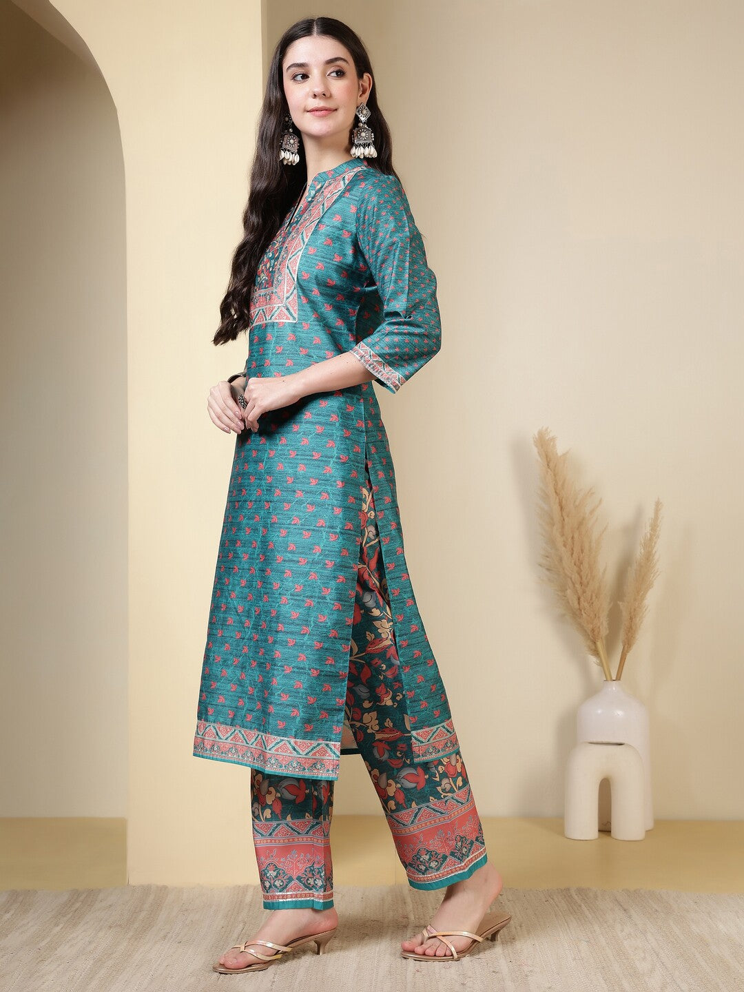 Floral Printed Straight Kurta & Trousers Sets