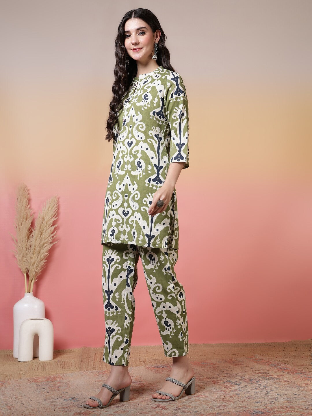 Floral Printed Straight Kurta & Trousers Sets