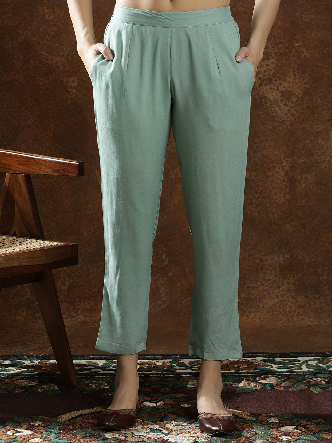 Floral Embroidered Straight Pure Cotton Kurta & Trousers Sets