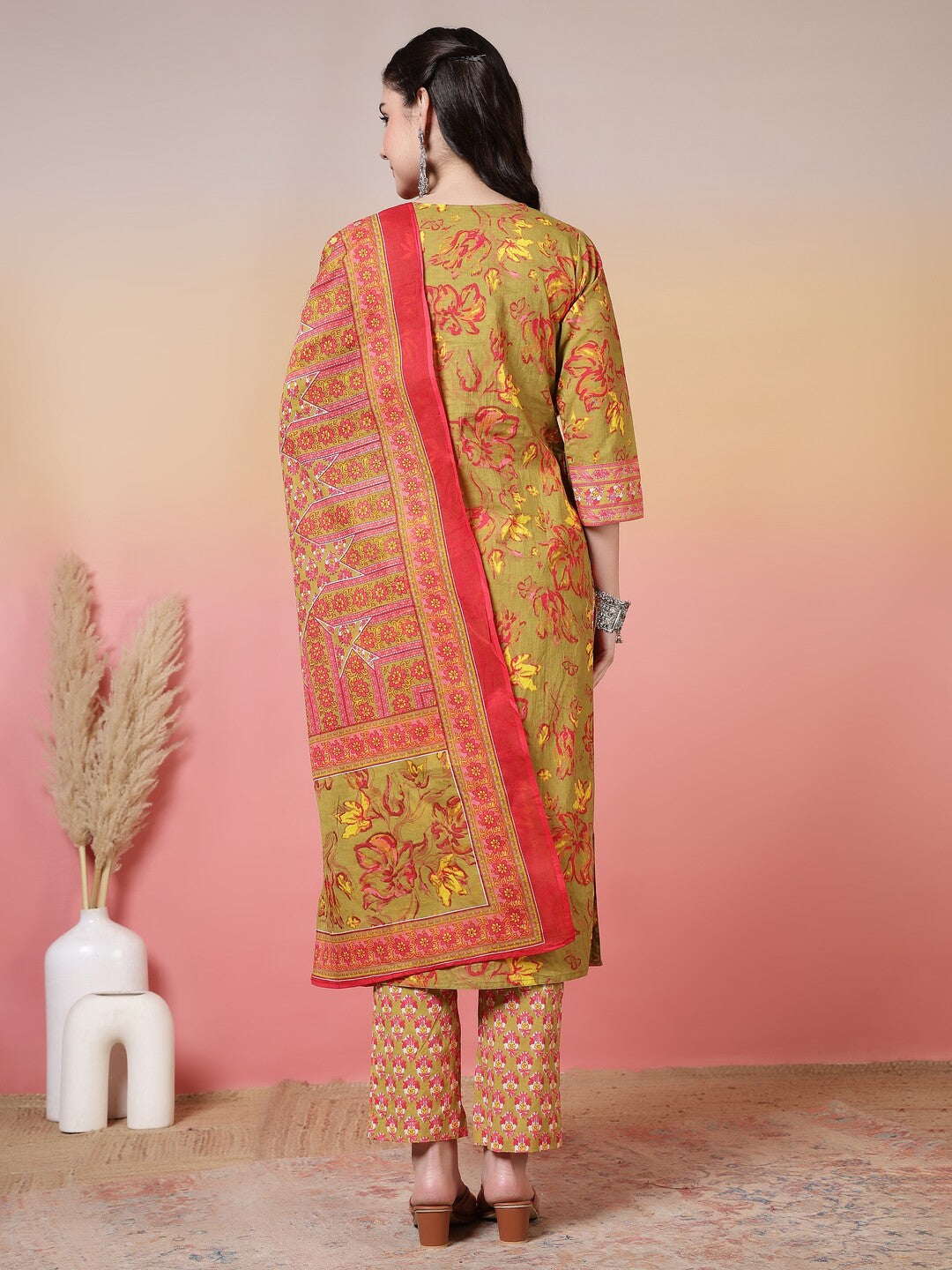 Floral Embroidered Straight Pure Cotton Kurta & Trousers Sets