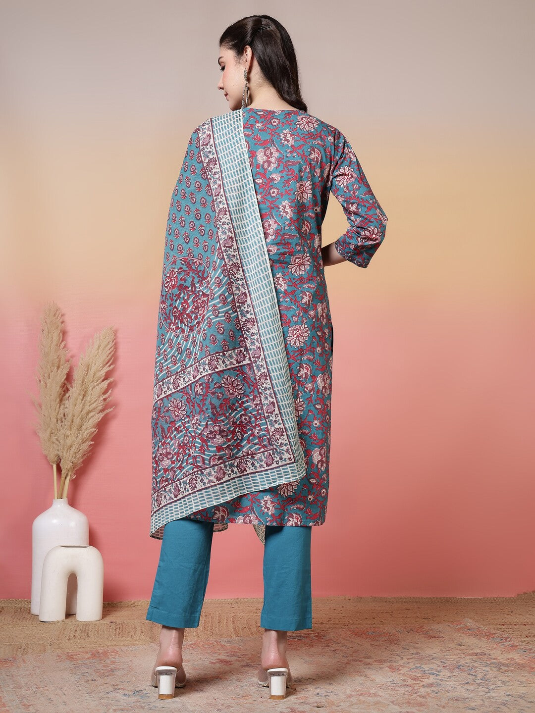 Floral Embroidered Straight Pure Cotton Kurta & Trousers Sets
