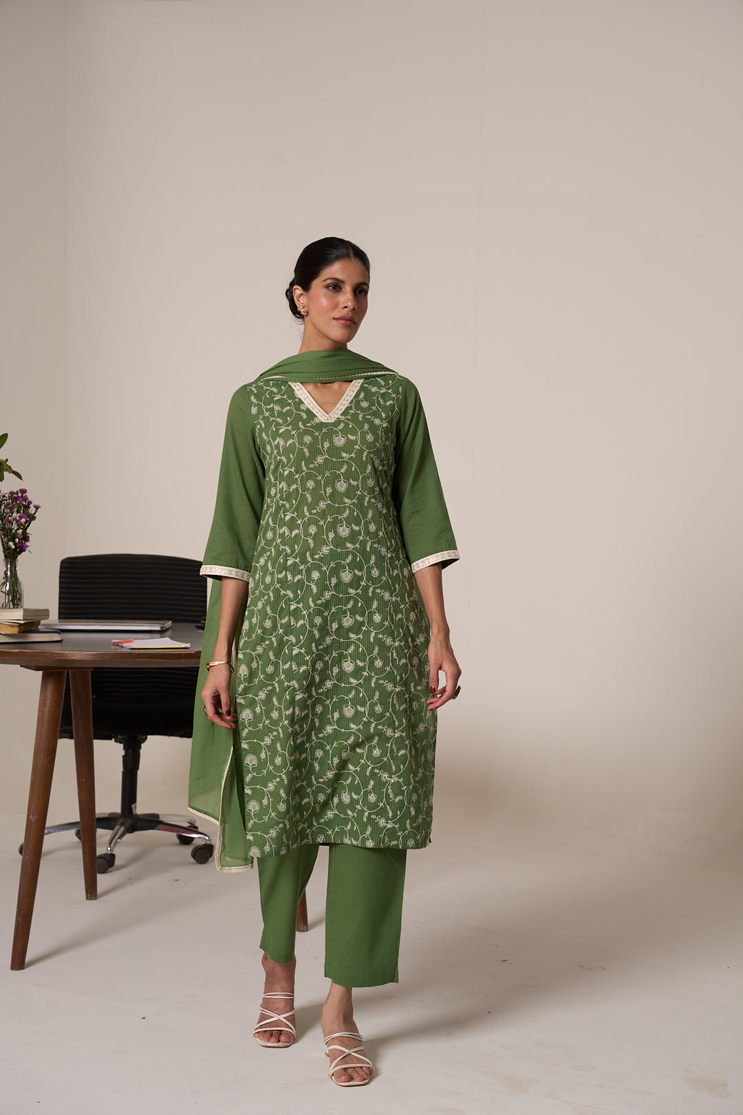 Floral Embroidered Straight Pure Cotton Kurta & Trousers Sets
