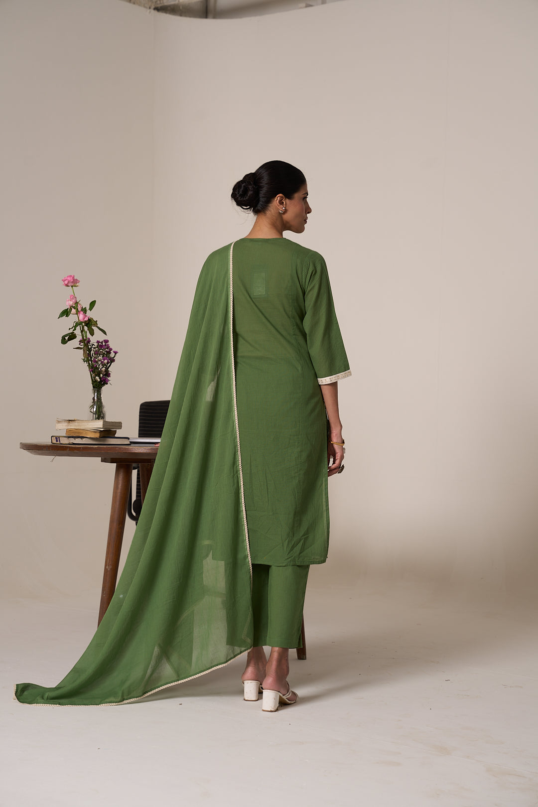 Floral Embroidered Straight Pure Cotton Kurta & Trousers Sets