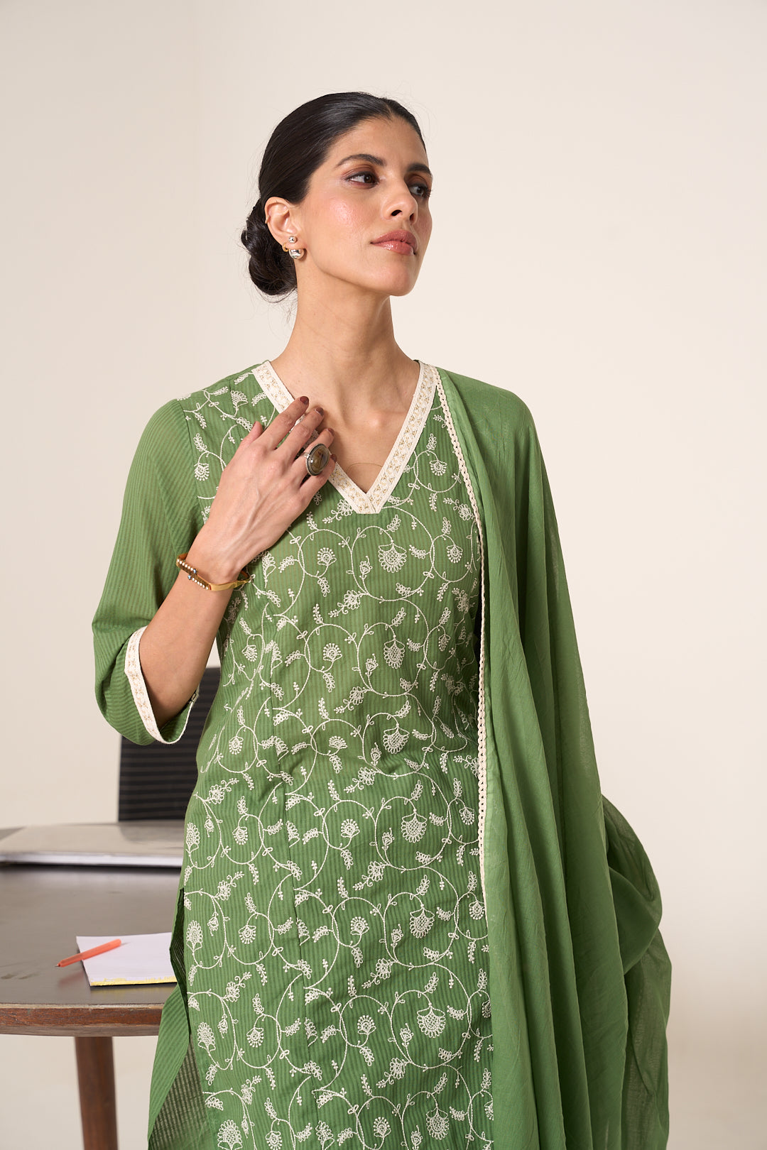 Floral Embroidered Straight Pure Cotton Kurta & Trousers Sets