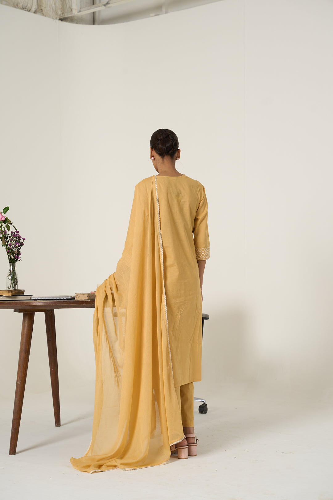 Floral Embroidered Straight Pure Cotton Kurta & Trousers Sets