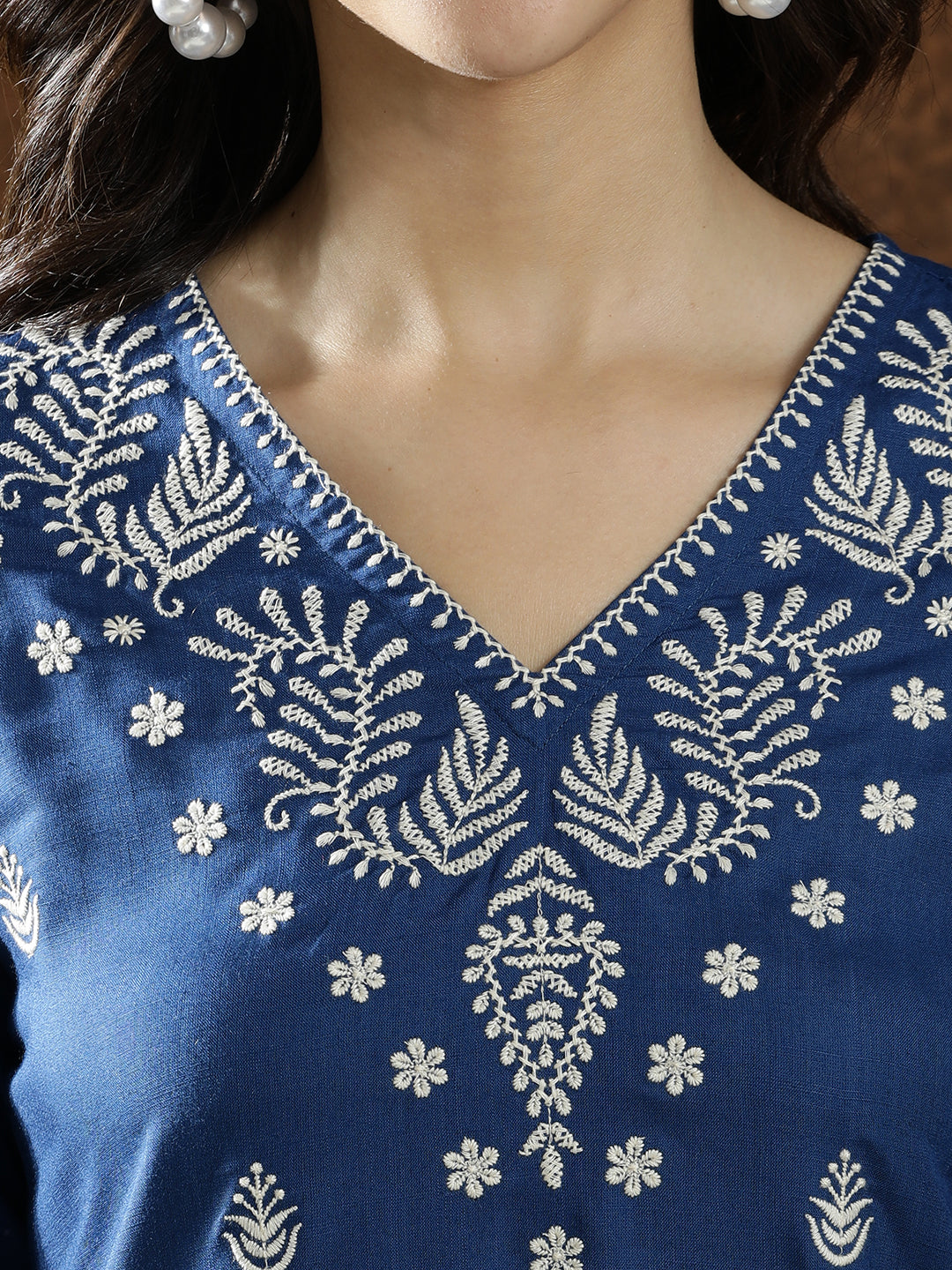 Floral Embroidered Straight Kurta