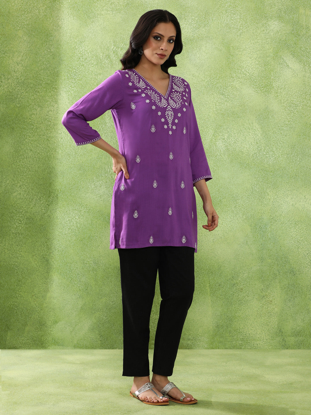 Floral Embroidered Straight Kurta
