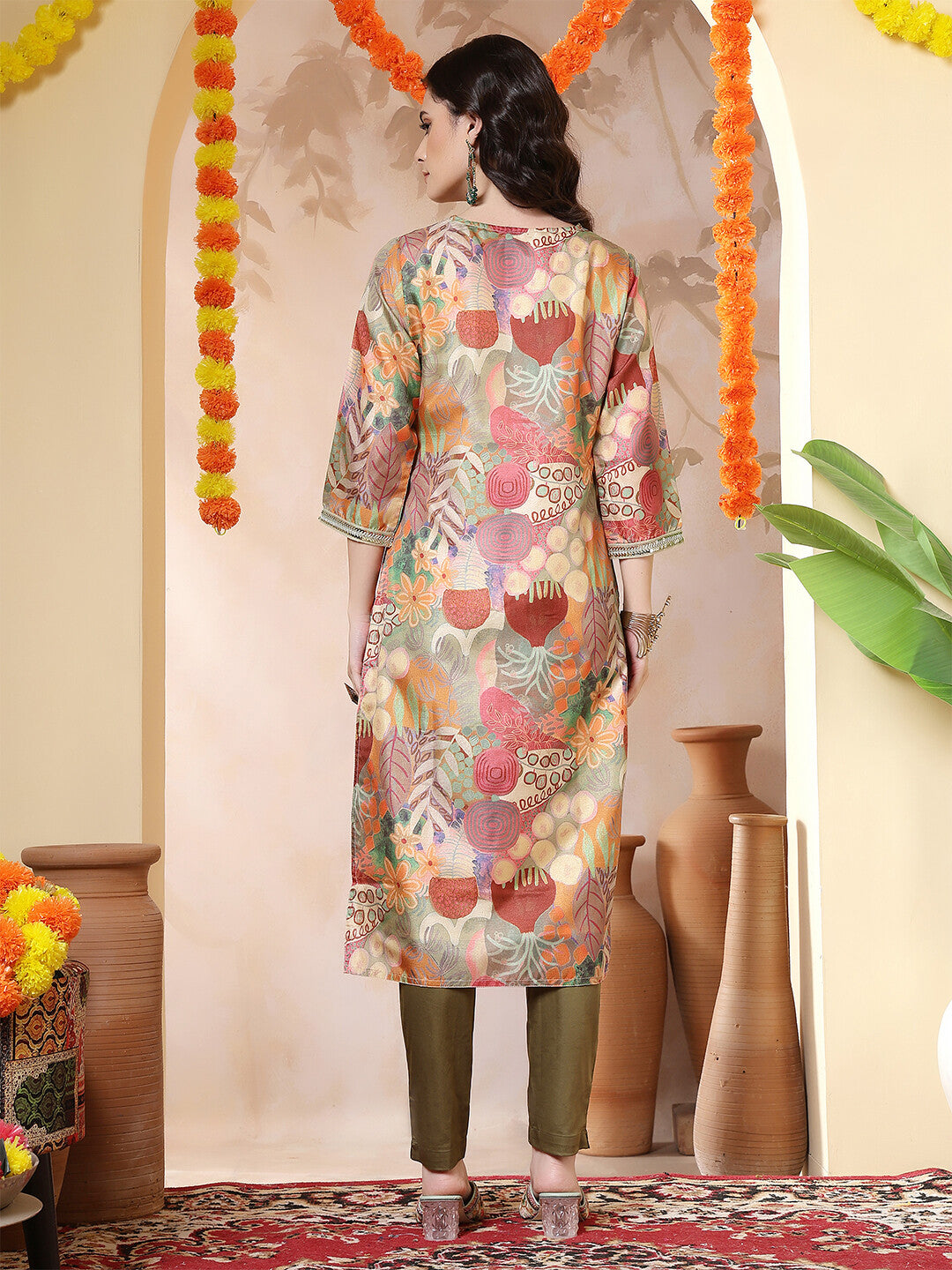 Floral Embroidered Straight Kurta