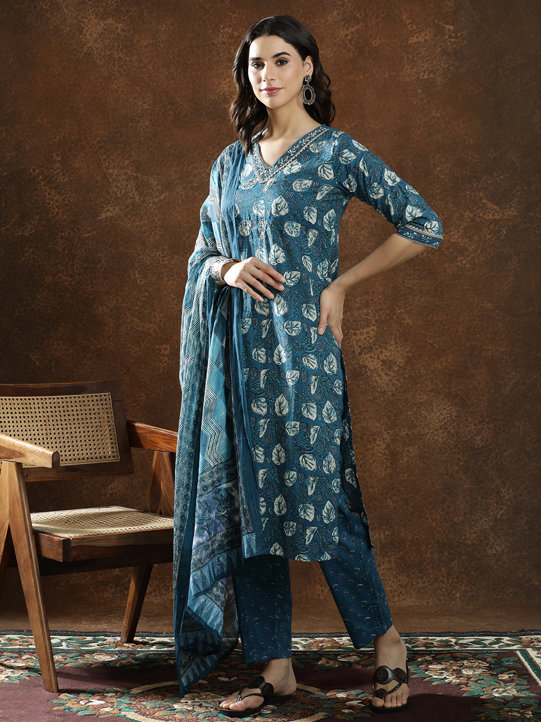 Floral Embroidered Straight Pure Cotton Kurta & Trousers Sets
