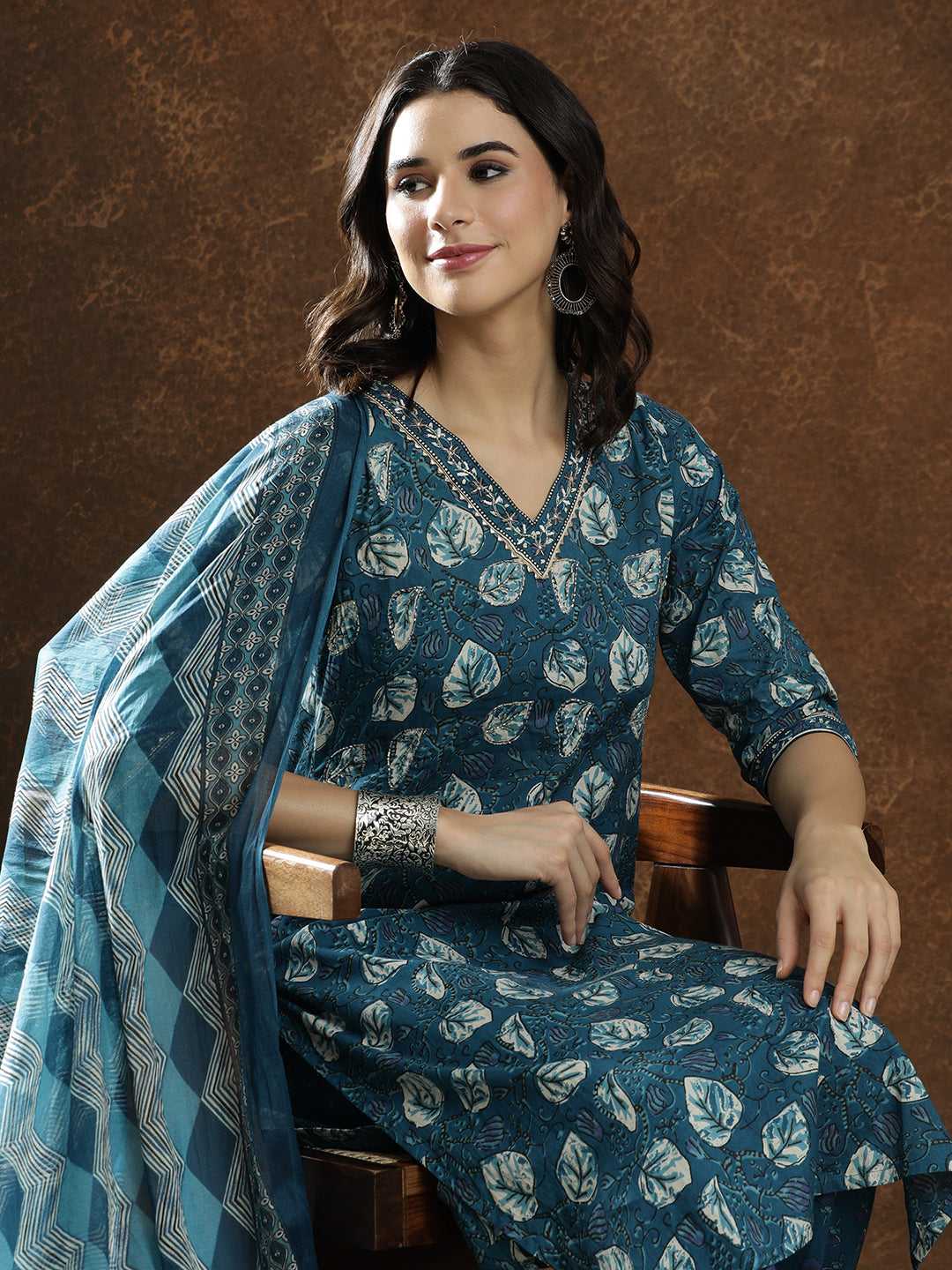 Floral Embroidered Straight Pure Cotton Kurta & Trousers Sets