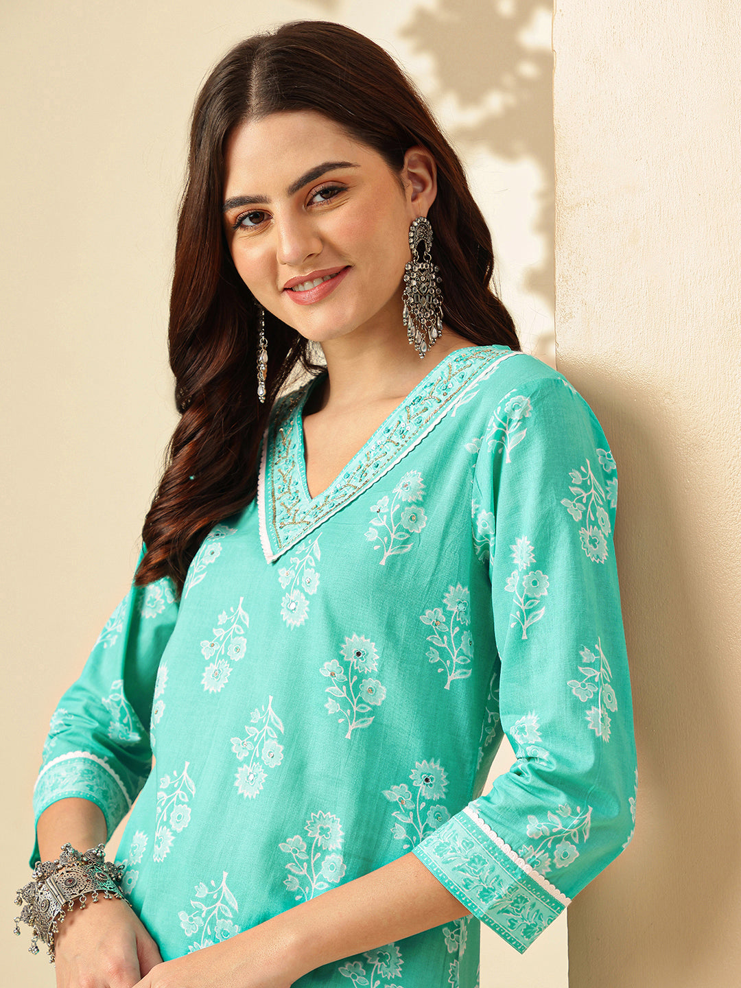 Floral Embroidered Straight Pure Cotton Kurta & Trousers Sets