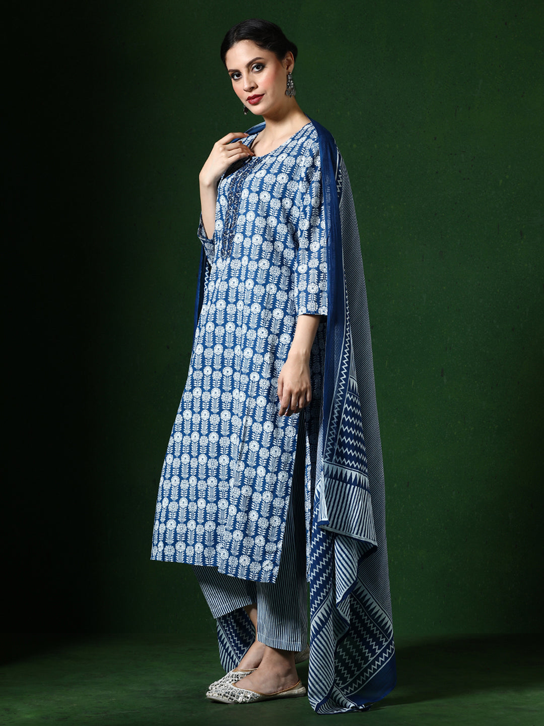 Floral Embroidered Straight Pure Cotton Kurta & Trousers Sets