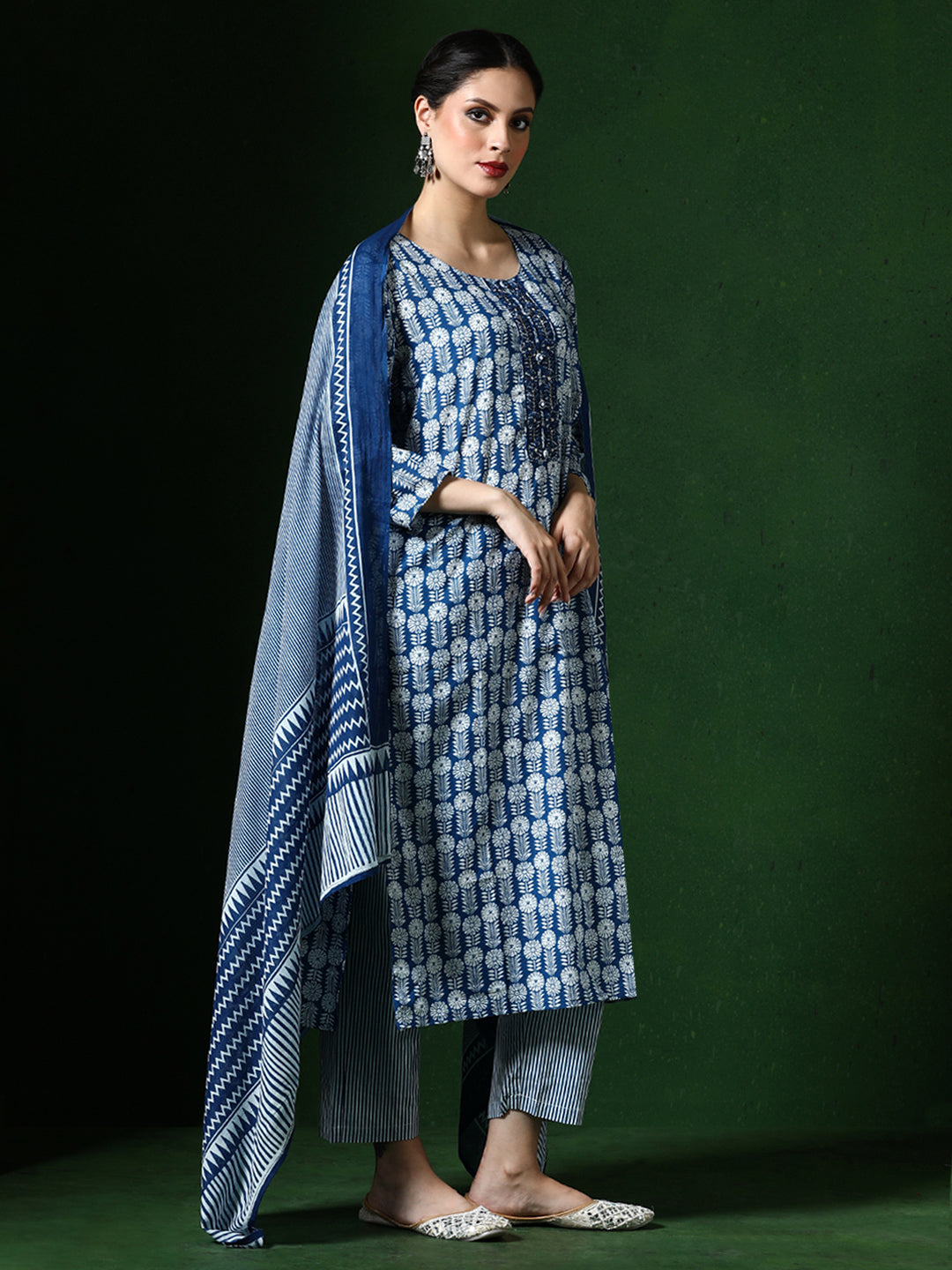 Floral Embroidered Straight Pure Cotton Kurta & Trousers Sets