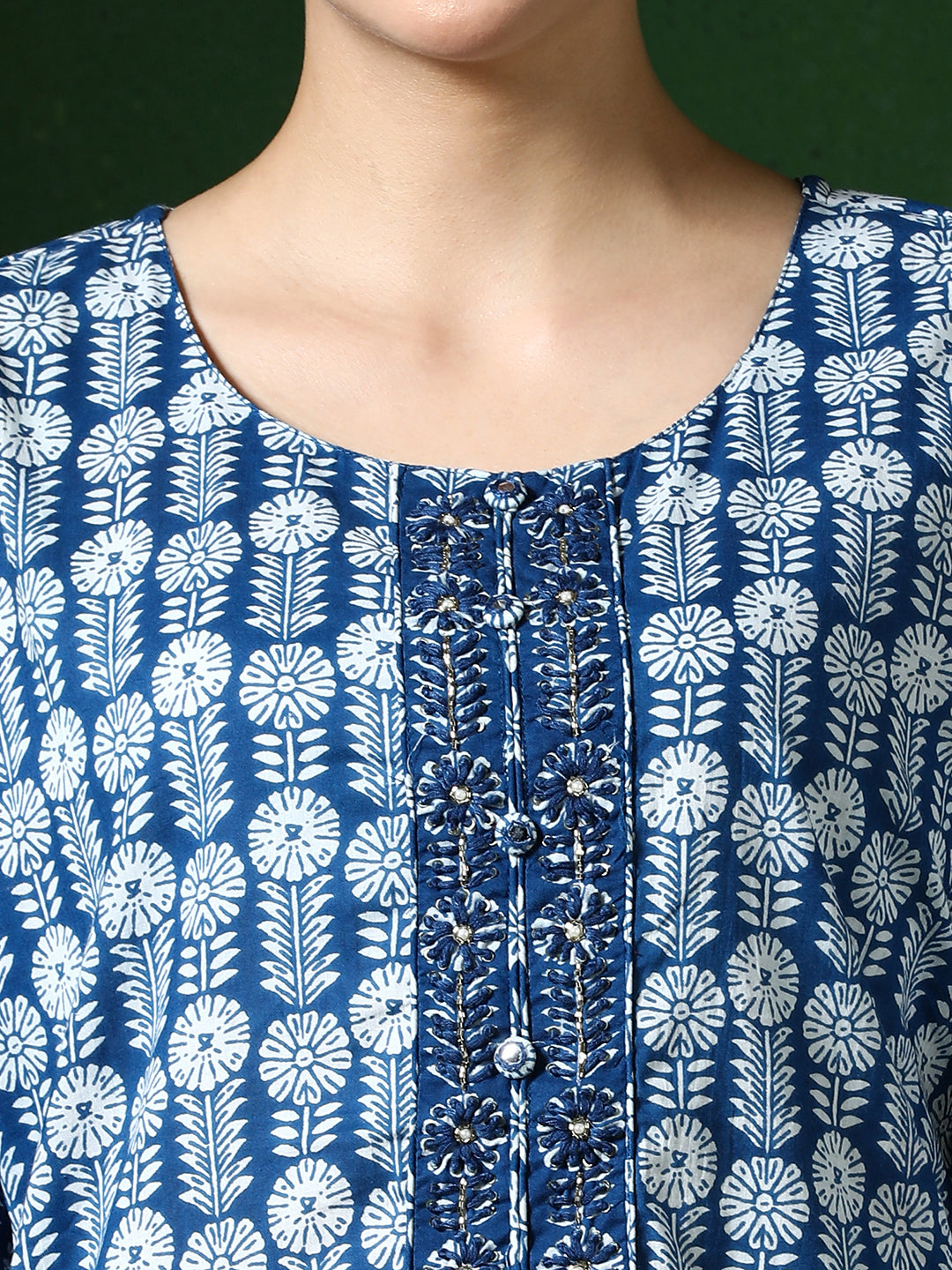 Floral Embroidered Straight Pure Cotton Kurta & Trousers Sets