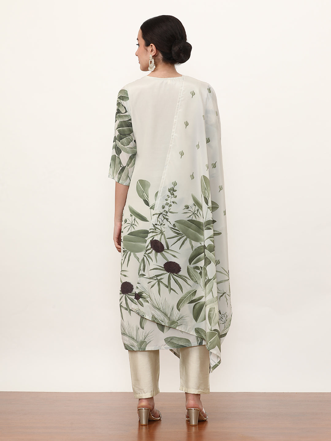 Embroidered Ethnic Motifs Kurta Sets With Dupatta