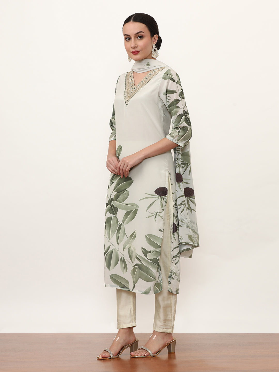 Embroidered Ethnic Motifs Kurta Sets With Dupatta