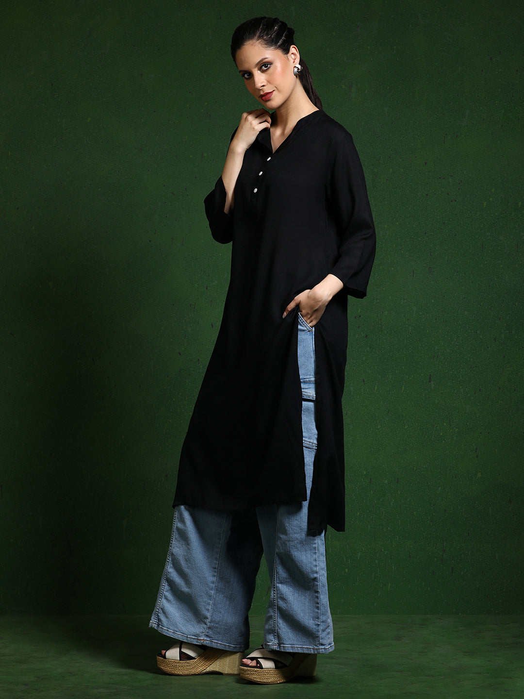 Solid Mandarin Collar Straight Kurta