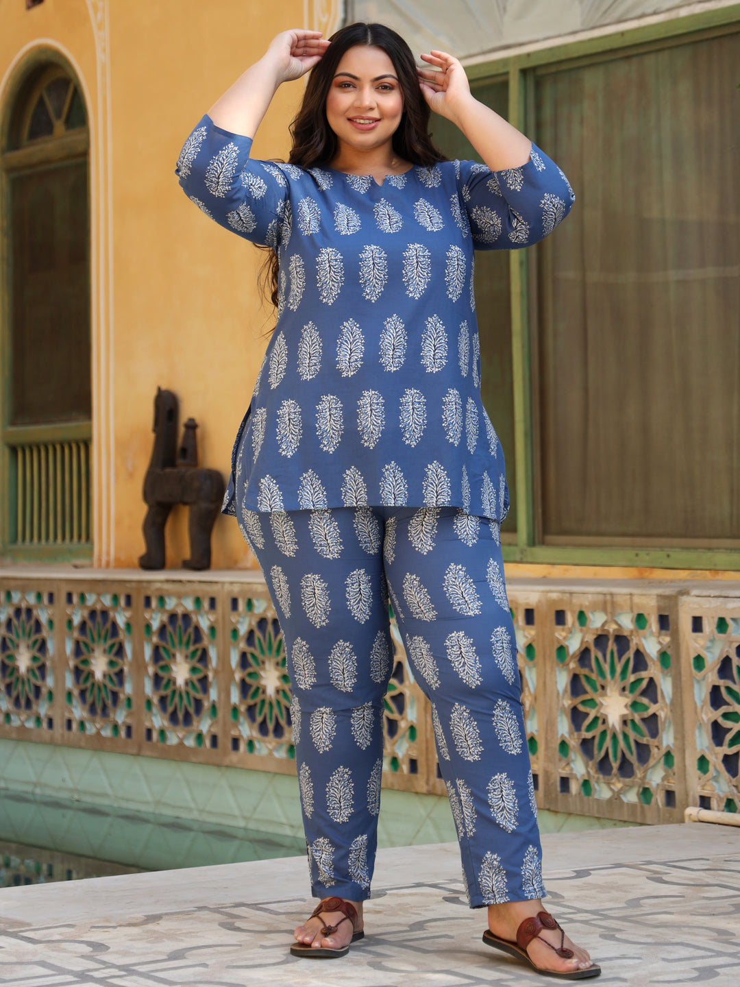 Blue Ethnic Motifs Print Short Cotton Kurta With Pajamas