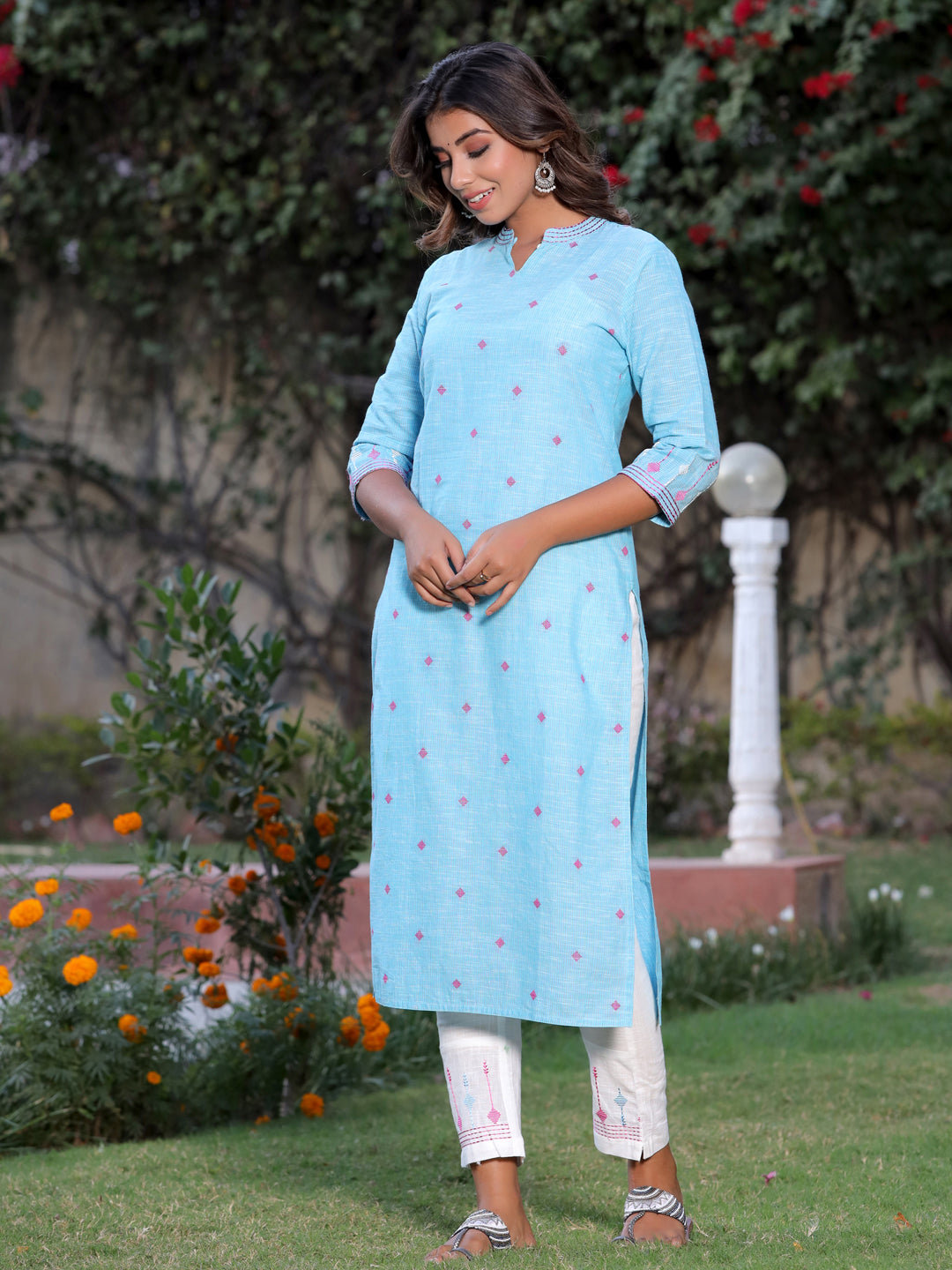 Blue Embroidery Kurta With Pants